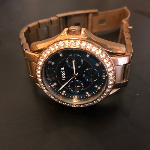 Fossil Dark Rose Gold Watch with Navy Face - Picture 4 of 4